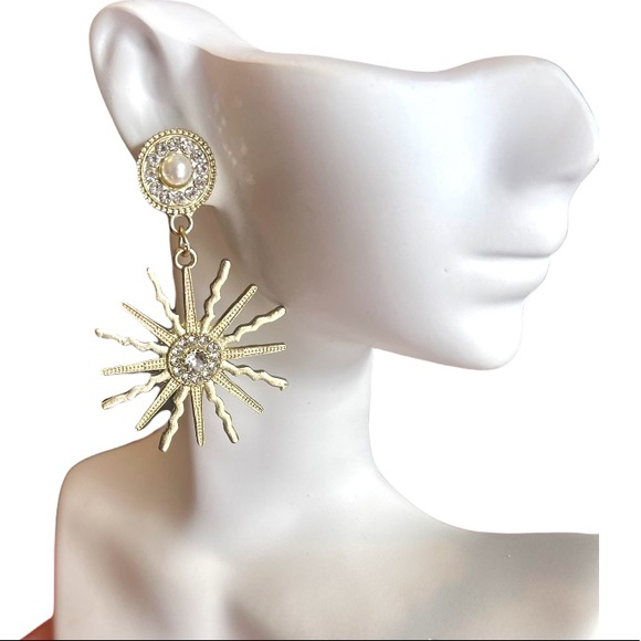 Pearl and Rhinestone Sun Charm Earrings - Picture 3 of 9